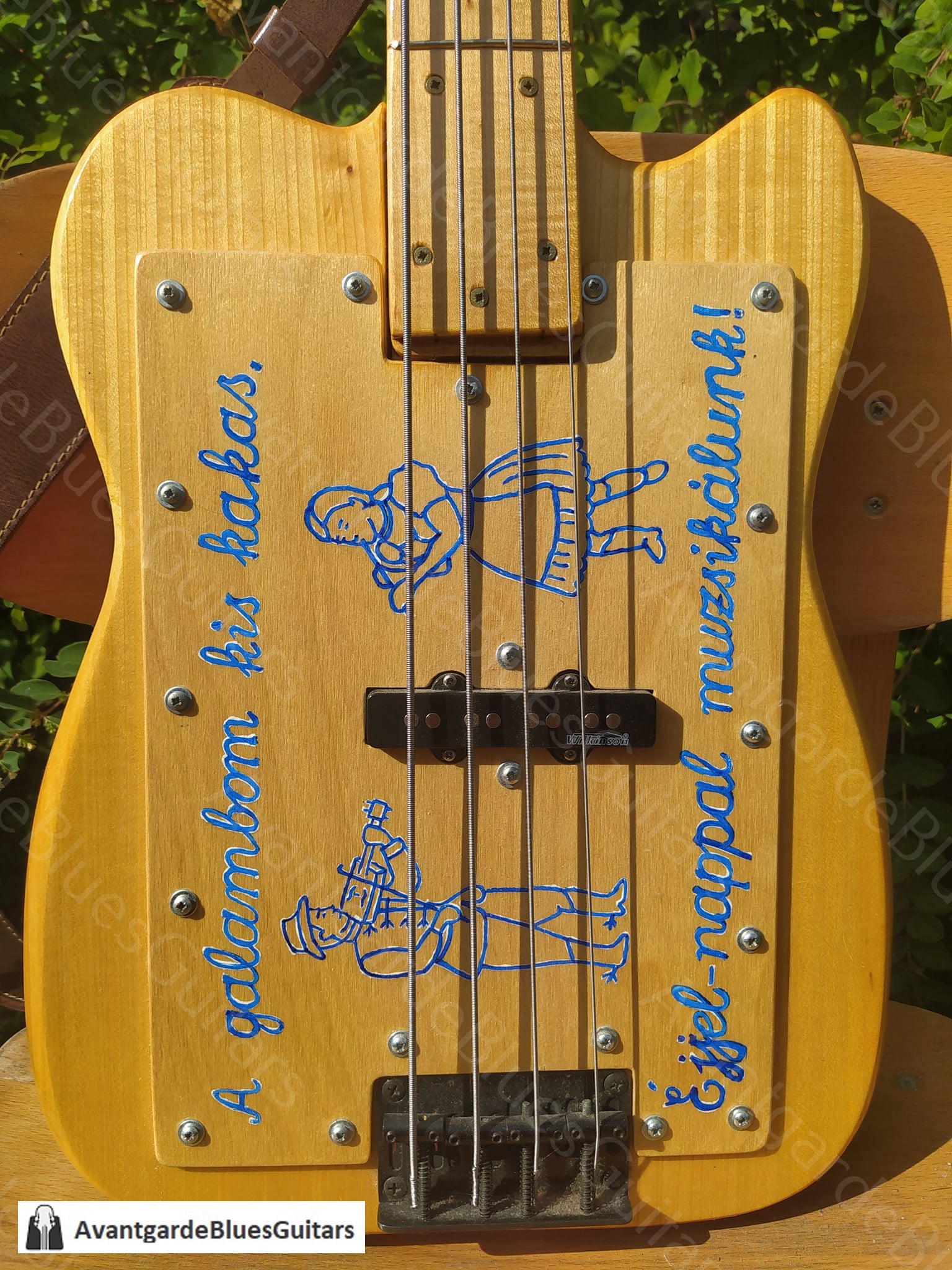 Falvédő Bass